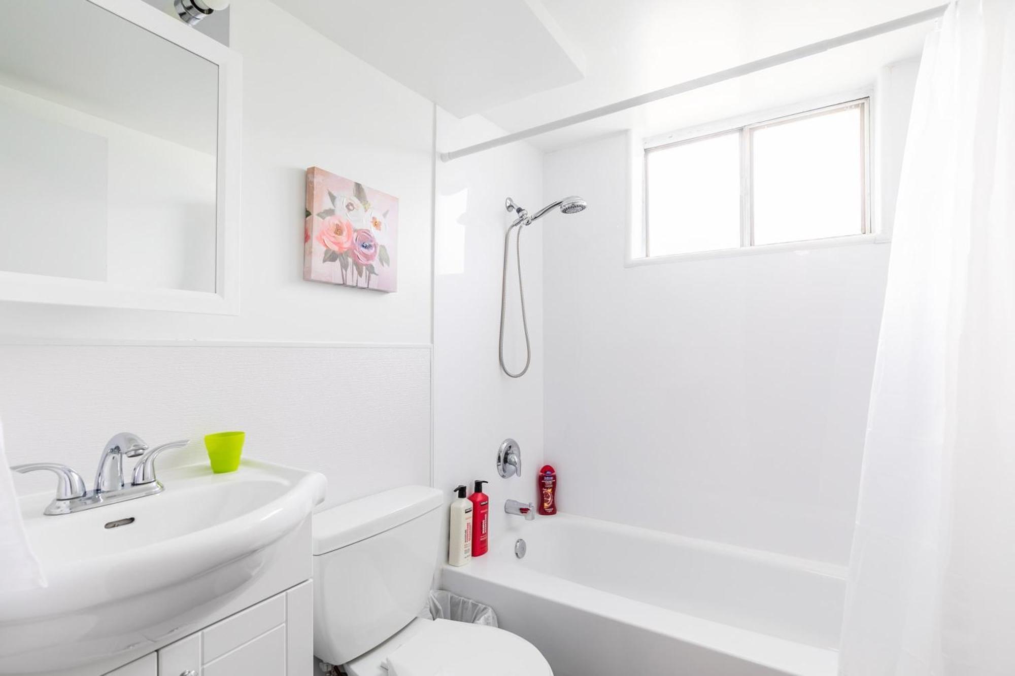 Newly Renovated 2Br Unit In Glenview West Apartment Hamilton Exterior photo